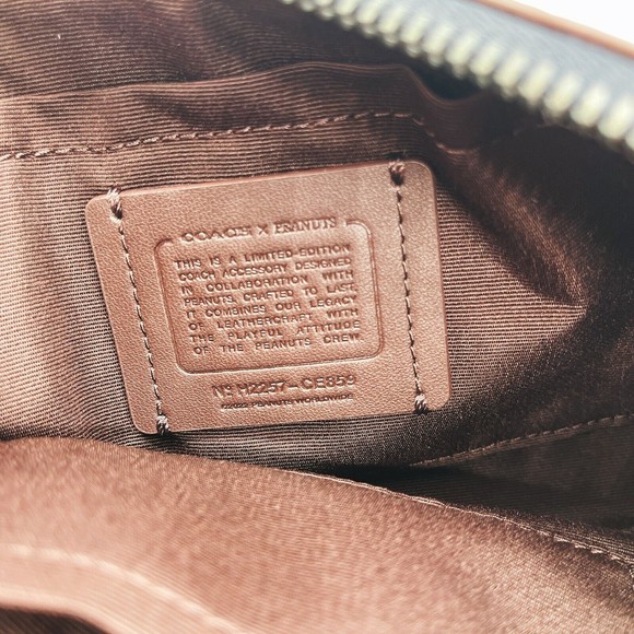 Coach X Peanuts CE859 Nolita 19 With Snoopy Let It Snow Motif Wristlet NWT $228 - Picture 7 of 12